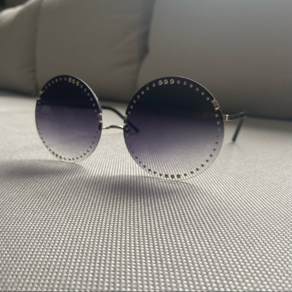 Retro Sunglasses - Picture 2 of 5